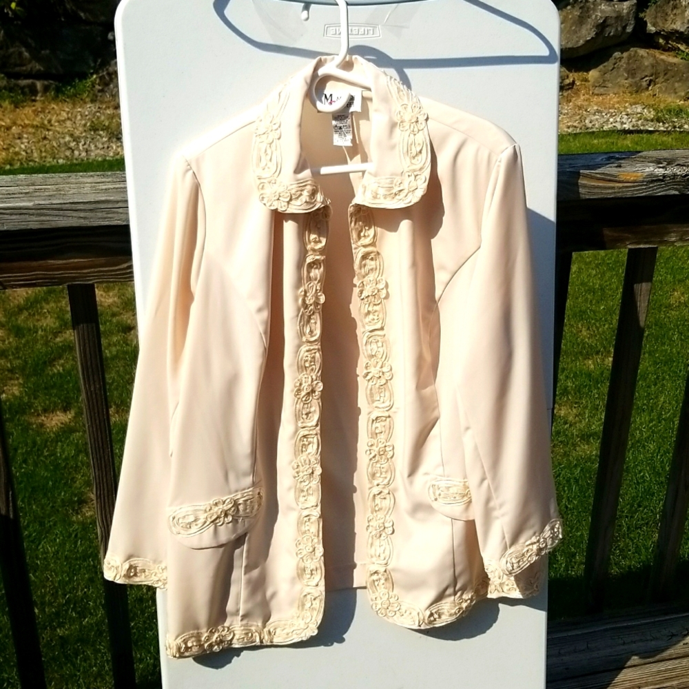 Cream Jacket size 1X Very Nice!